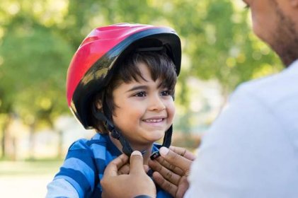 Jak vybrat dětskou helmu na kolo: Musí dobře sedět, být lehká a dobře odvětraná