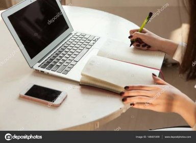 Download - A right hand writing on paper which is on wooden table — Stock Image