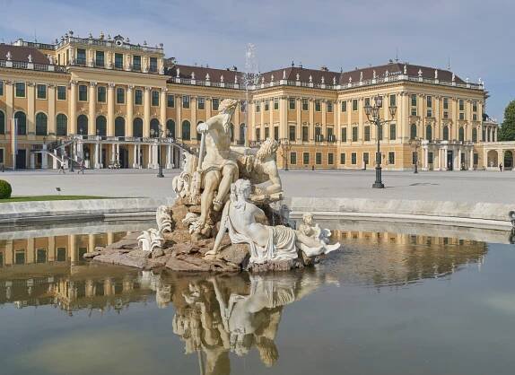 der Ehrenhof in Schönbrunn – atkultur