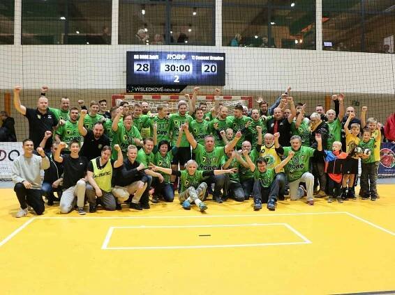 V posledním domácím utkání v sobotu v rámci 15. kola extraligy přehrálo Zubří (v zeleném) Hranice 28:20, když o vítězství rozhodlo ve druhém poločase.