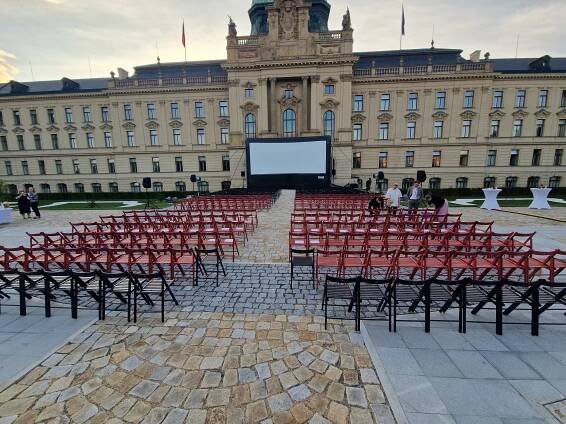 Projekce filmu „Vlny“ v sídle Úřadu vlády ČR – kinoservis.eu