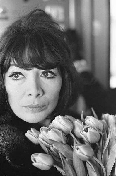 Soubor:Juliette Greco op Schiphol, Bestanddeelnr 918-9740.jpg – Wikipedie