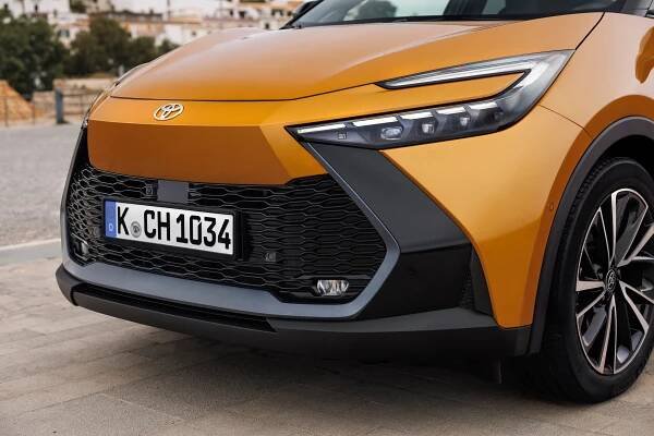 Úspornější, vzdušnější a ještě stylovější. První jízda s novou Toyotou C-HR