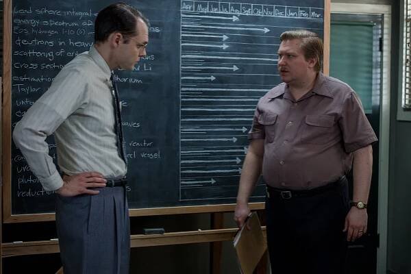 Manhattan - Vladař - Z filmu - Christopher Denham, Michael Chernus