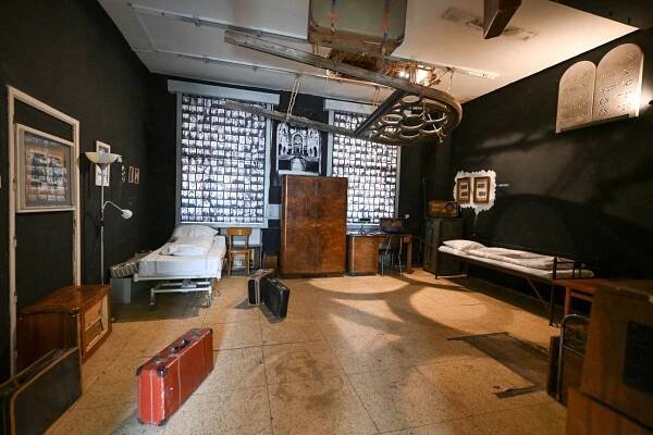 V bývalé budově Úrazové nemocnice se má otevřít muzeum Franz Kafka Spital - Fotografie 'Prohlídka budovy Franz Kafka Špitál, postavené v roce 1913 jako sídlo Dělnické úrazové pojišťovny, v rámci festivalu židovské kultury Štetlfest, 1. září 2024, Brno. Kredit: ČTK / Šálek Václav'