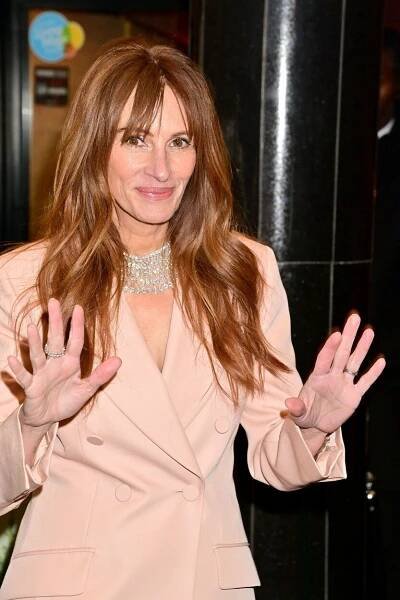 Nestárnoucí Julia Robertsová: Na premiéře odhalila nekonečně dlouhé nožky!