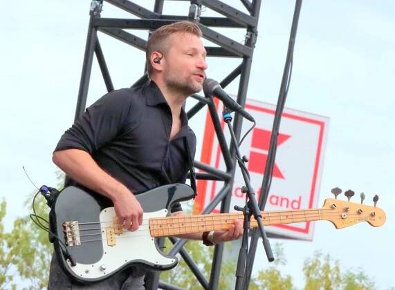 OBRAZEM: Marek Ztracený dobyl Chomutov. Koncert provázely emoce, show i nečekané přerušení