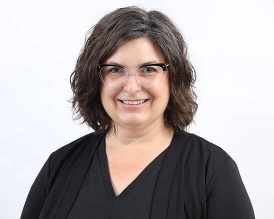Carolyn Lawrence Dill headshot