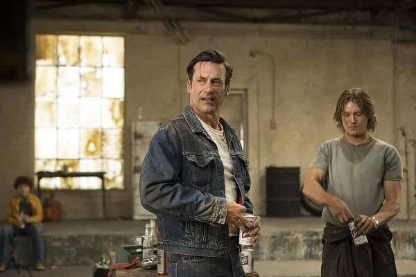 Spencer Treat Clark and Jon Hamm in Šílenci z Manhattanu (2007)