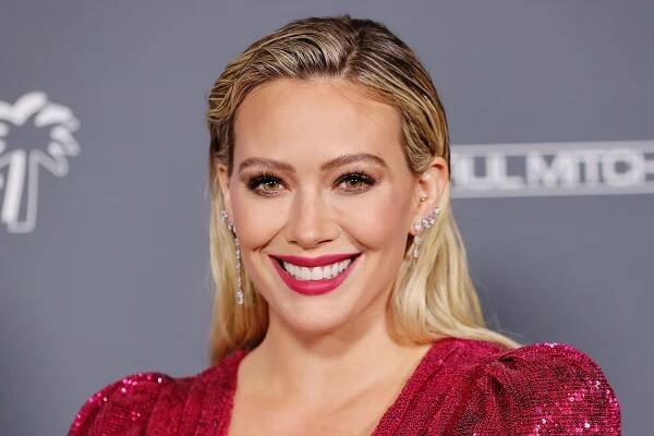 Hilary Duff Got the Longest Hair Extensions Ever for "How I Met Your Father" — See Photos