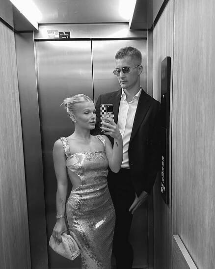 Láska hokejové hvězdy Nečase? Blondýnka z dívčí kapely a influencerka Nykki. Neči ji sbalil na sítích