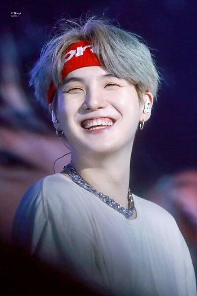Pin di TaeKookie BTS su BTS Hyung | Yoongi, Min yoongi, Uomini attraenti