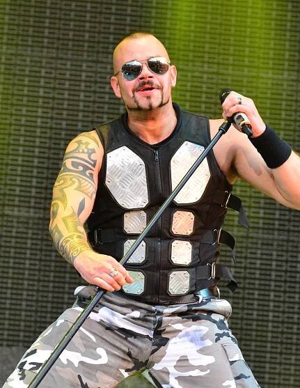 Soubor:Sabaton – Wacken Open Air 2015 31.jpg – Wikipedie