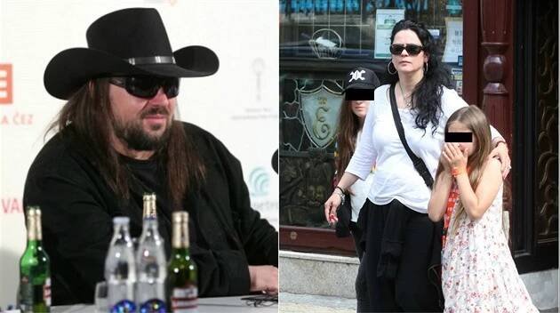 Po vulgarismech a opilých gestech zkrotl. Kodymovi do Varů dorazila rodina