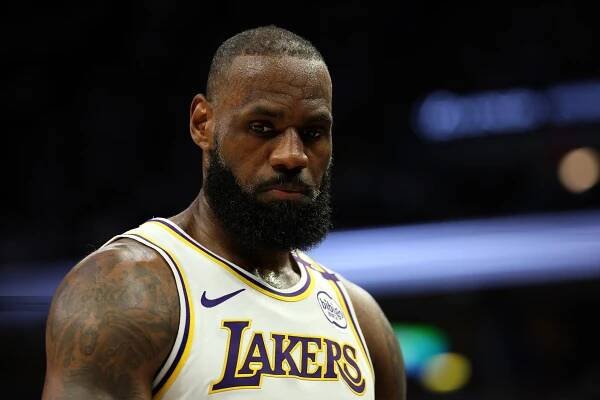 LeBron James pays tribute to Diogo Jota