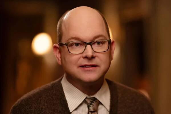 WHAT WE DO IN THE SHADOWS-Season 6, Episode 6 -Pictured: Mark Proksch as Colin Robinson. 