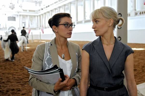 Das Glück dieser Erde - Die Entscheidung - Z filmu - Sylta Fee Wegmann, Eva Herzig