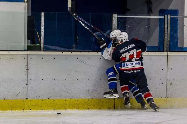 10| HC Lomnice n. Popelkou 0:3 HC Autocentrum Jičín - HC Jičín