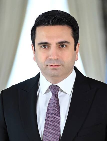 Soubor:Alen Simonyan1 (cropped).jpg – Wikipedie