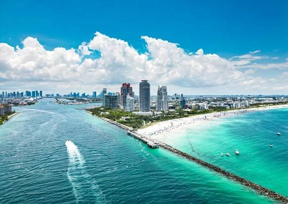 Trip to Miami: sea, nightlife, and dreamlike weather thumbnail