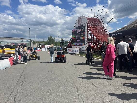 Víkend na Ostravsku: automobilové závody, fotbalové derby, street food festival