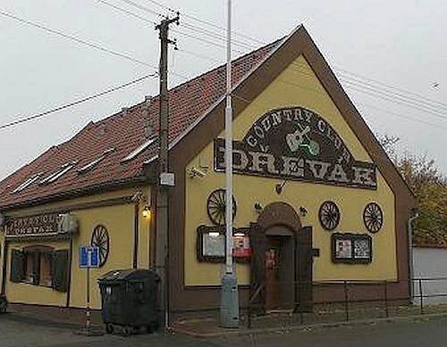 Country Club Dřevák