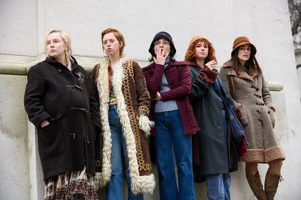 Alexa Davies, Lily Newmark, Ruby Bentall, Jessie Buckley, Keira Knightley - Problémissky - Z filmu