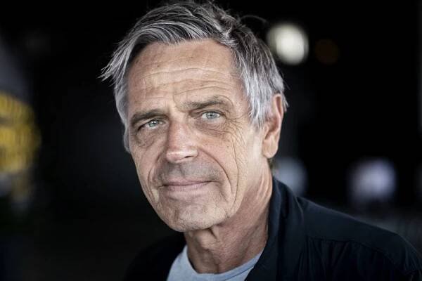 En midaldrende gråhåret mand
