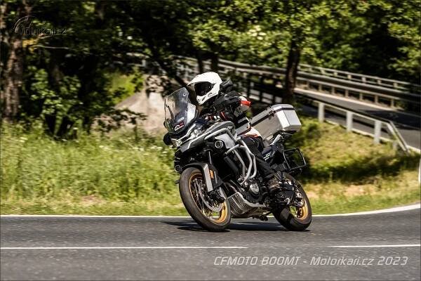 Fotogalerie Dobrodruzi střední třídy: Honda XL750 Transalp vs. Suzuki V-Strom 800DE v