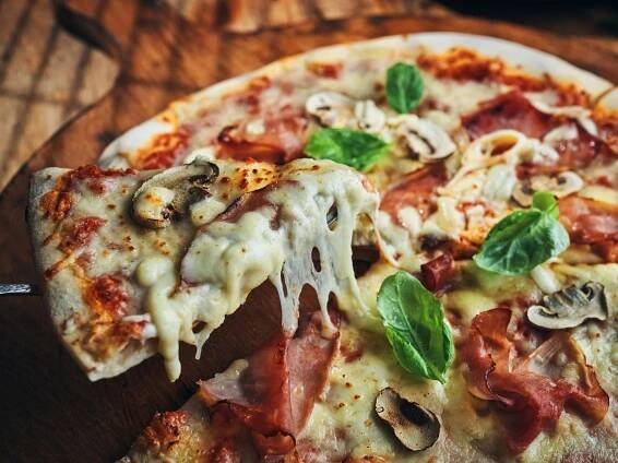 Easy no-bake pizza: Crispy 30 minutes, no oven needed