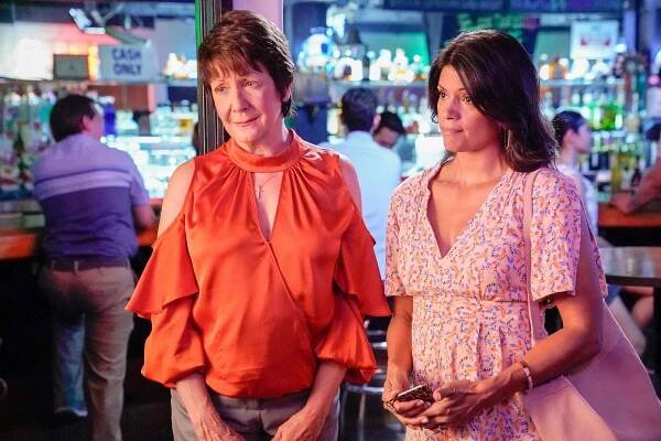 Neposkvrněná Jane - Chapter Seventy-One - Z filmu - Ivonne Coll, Gina Rodriguez