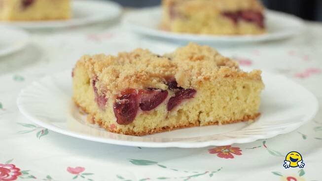 Bublanina s třešněmi a drobenkou - Recept - Šikulio