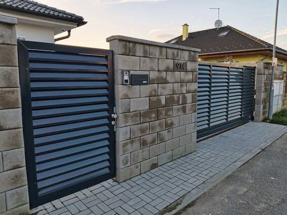 Vstupní branka, šířka 70 cm, výška 100 cm, lakovaný rám, výplň Office bez laku