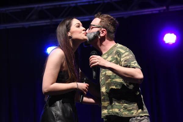 Petr Jablonský s Karlem Gottem provedli Nikolu Votrubovou šoubyznysem