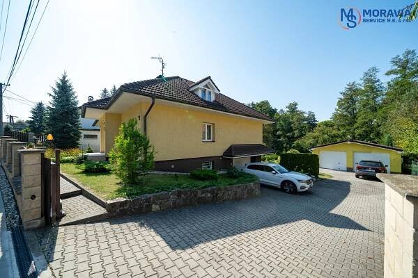 Luxusní Rodinný Dům na Prodej v Hlučíně u Ostravy