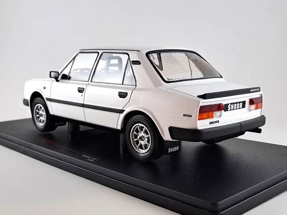 Škoda 130 L 1988 1:18 IXO
