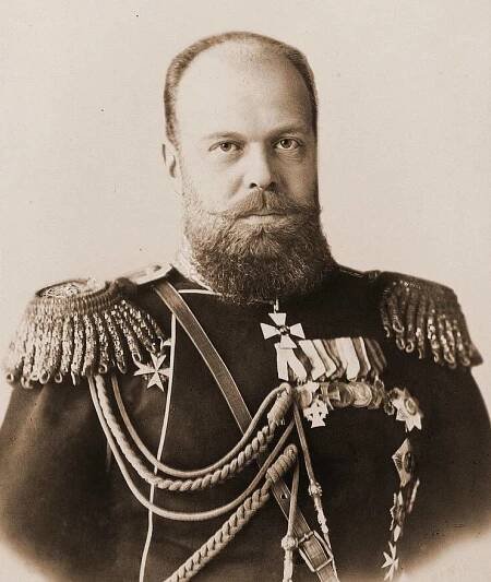 Alexandr III. Romanov (10. března 1845, Aničkinův palác, Petrohrad – 1. listopadu 1894, Livadija, Krym) byl předposlední car Ruska, vládnoucí v letech 1881-1894. Byl druhorozeným synem cara Alexandra II. a po matce vnukem Ludvíka II. Hesenského. ▬ Carem se stal 3 dny po svých 36. narozeninách, když jeho otec Alexandr II. 13. března 1881 zemřel na následky atentátu. ▬ V oblasti zahraniční politiky se Alexandr snažil vyhnout válkám a jakýmkoli mezinárodním konfliktům. Za jeho třináctileté vlády Rusko skutečně ani jednou nebojovalo, i když se několikrát ocitlo na samém prahu zdánlivě nevyhnutelné války. Není divu, že cara jeho současníci nazvali „mírotvůrcem“.