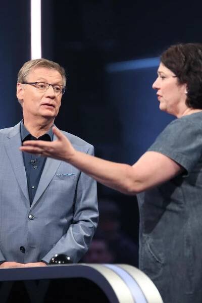 Günther Jauch mit Quiz-Kandidatin Carla Schaudt "500“-Studio