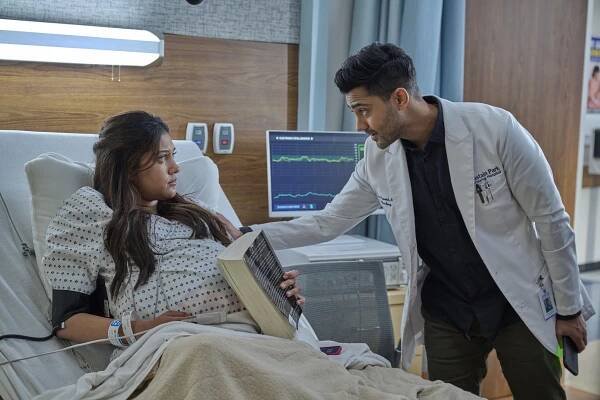 Doktoři - Kulka - Z filmu - Aneesha Joshi, Manish Dayal