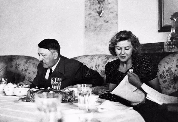 Foto k tématu Eva Braunová – stránka 2