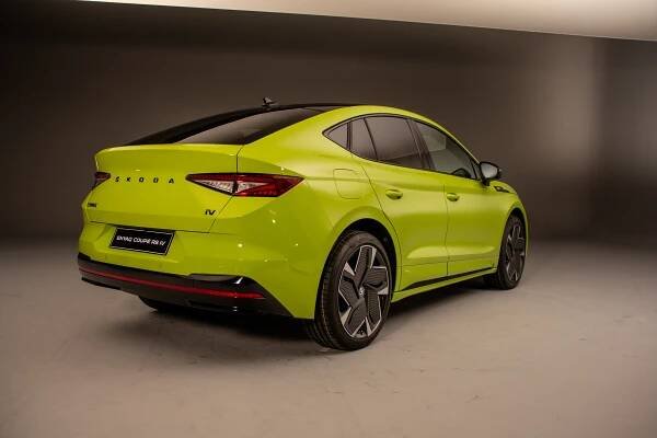 Tohle je nová elektrická Škoda Enyaq Coupé RS iV! Nabízí styl i poctivý dojezd, kufr ale přišel o pár litrů