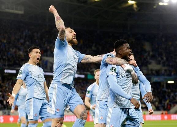 Slovan zvládl odvetu a v Lize mistrů postupuje, Ferencváros nečekaně končí