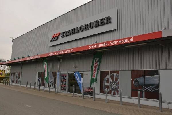 Slavnostní otevření pobočky Stahlgruber Hradec Králové - MotoFocus.cz