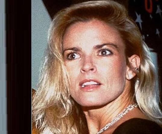 Nicole Brown Simpson Biography - Facts, Childhood, Family Life & Achievements