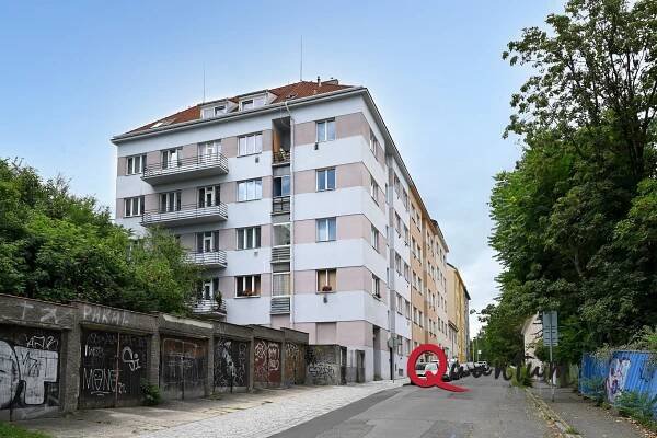 Exkluzivně: Prodej světlého, podkrovního bytu 1+kk, 43 m2, Praha 4 - Nusle