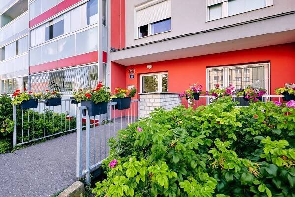 Prodej nemovitosti Praha 17 - Řepy - Nabízíme nový dvougenerační byt 4+kk, Španielova - Praha 17