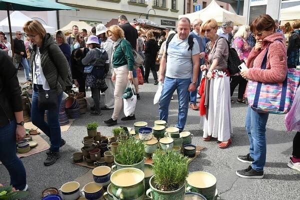 Beroun v sobotu praskal ve švech, hrnčířské trhy přilákaly tisíce návštěvníků