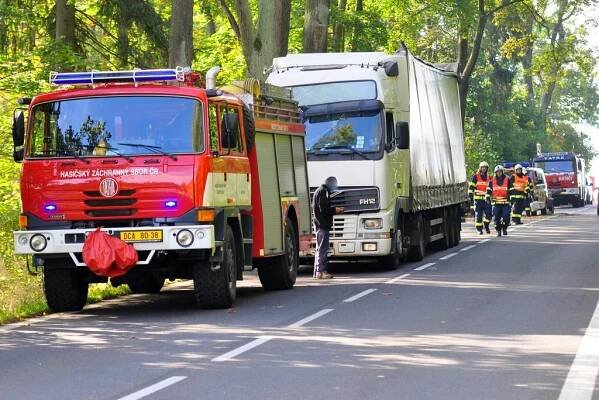 FOTO: Nehoda kamionu v Jiříkovské ulici v Rumburku