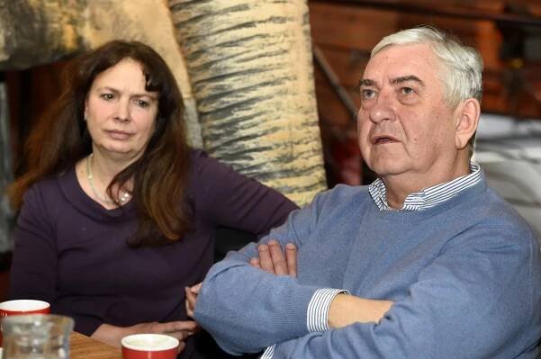 Ivana Hloužková často účinkovala na scéně Divadla Husa na provázku s hereckým kolegou Miroslavem Donutilem.  