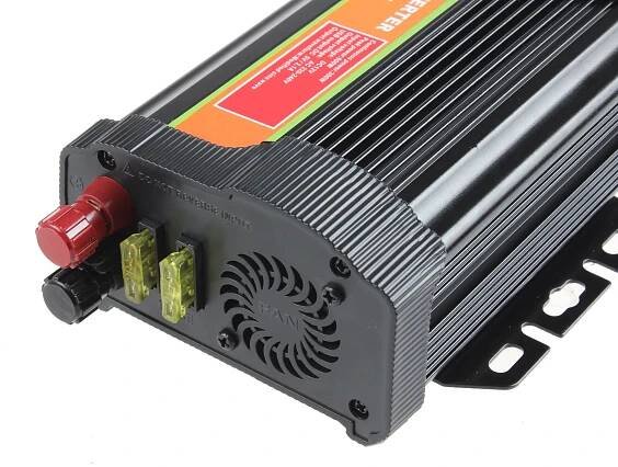 BYGD P1000U - měnič napětí 12V na 230V 1000W